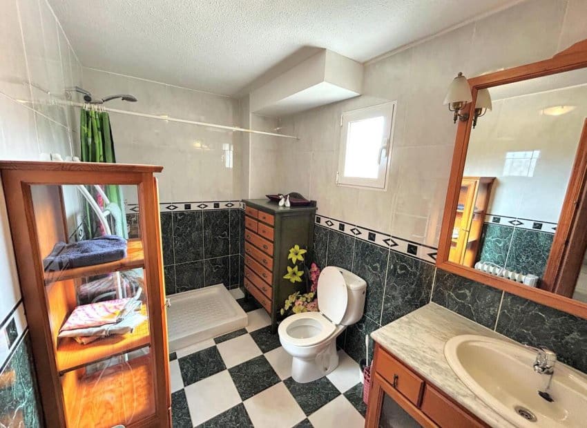 4 bedroom Townhouse for sale in Villamartin with pool - € 249,900 (Ref: 9503506)