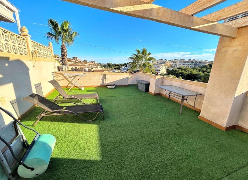 4 bedroom Townhouse for sale in Villamartin with pool - € 249,900 (Ref: 9503506)