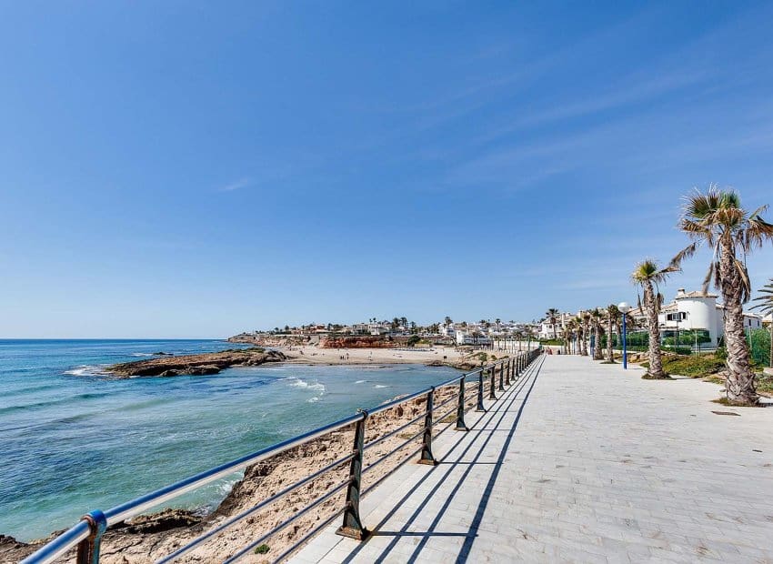 3 bedroom Villa for sale in La Zenia with pool - € 890,000 (Ref: 9503509)