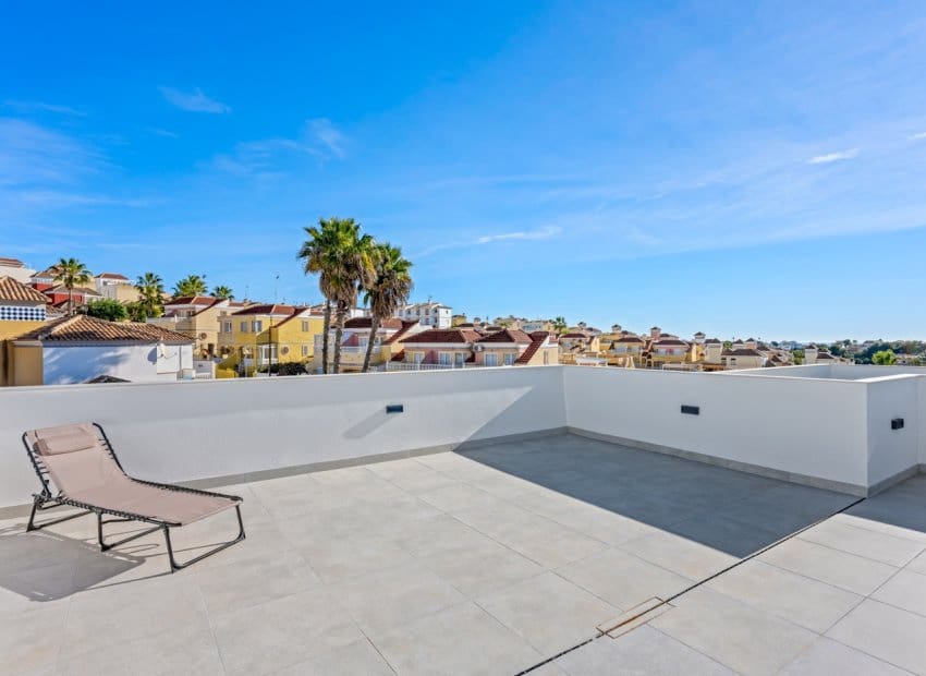 Chalet de 3 habitaciones en San Miguel de Salinas en venta con piscina - 519.500 € (Ref: 9510277)