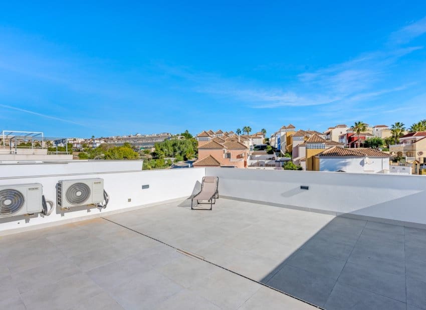 Chalet de 3 habitaciones en San Miguel de Salinas en venta con piscina - 519.500 € (Ref: 9510277)