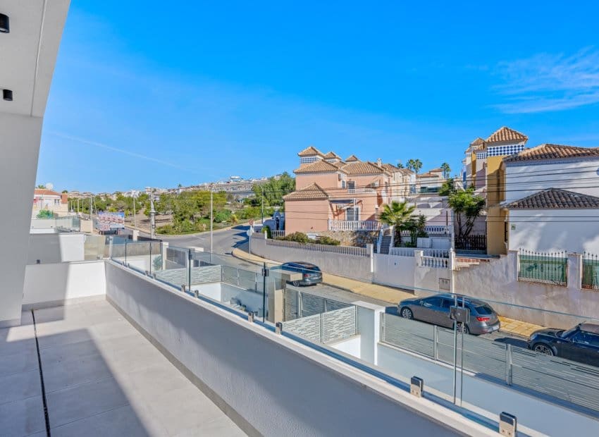 Chalet de 3 habitaciones en San Miguel de Salinas en venta con piscina - 519.500 € (Ref: 9510277)