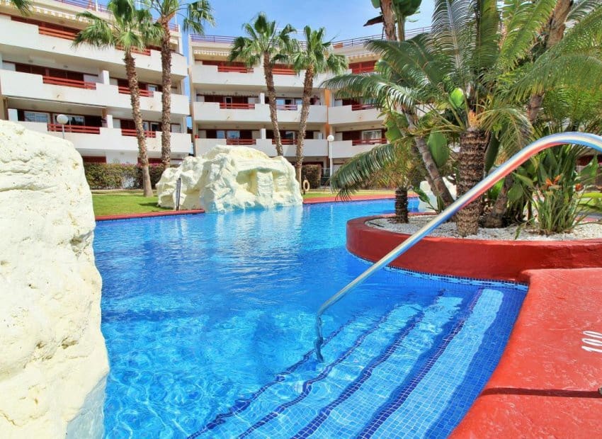 2 Zimmer Apartment zu verkaufen in Playa Flamenca mit Pool - 179.950 € (Ref: 9510278)