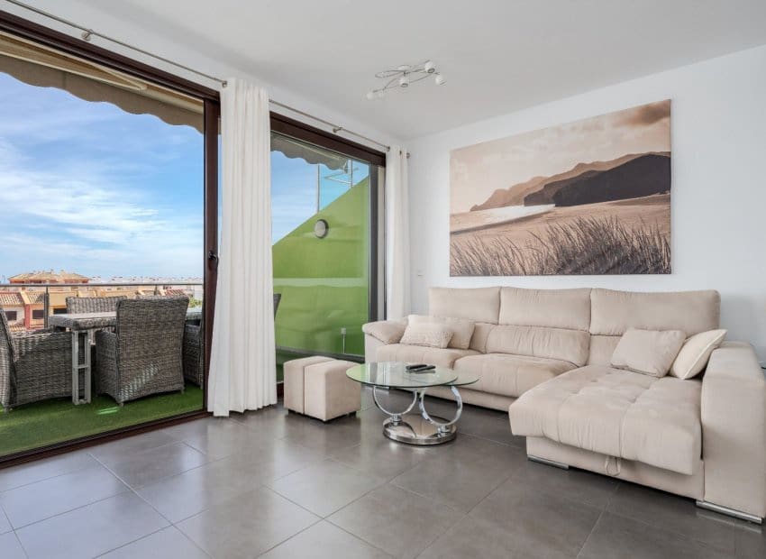 3 makuuhuone Kattohuoneisto myytävänä paikassa Orihuela Costa mukana uima-altaan - 346 000 € (Ref: 9516565)