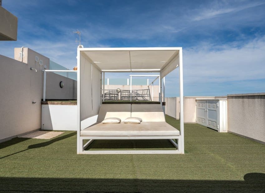 3 makuuhuone Kattohuoneisto myytävänä paikassa Orihuela Costa mukana uima-altaan - 346 000 € (Ref: 9516565)