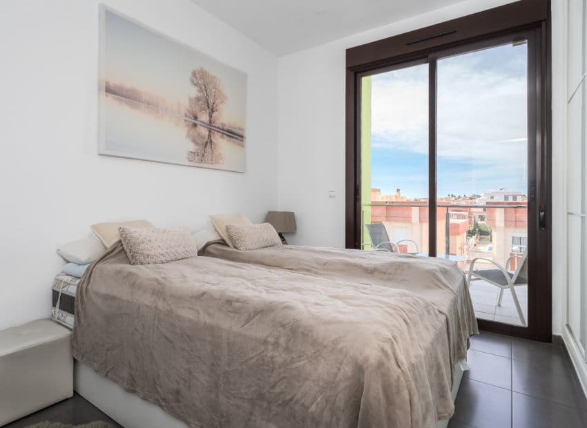 3 makuuhuone Kattohuoneisto myytävänä paikassa Orihuela Costa mukana uima-altaan - 346 000 € (Ref: 9516565)