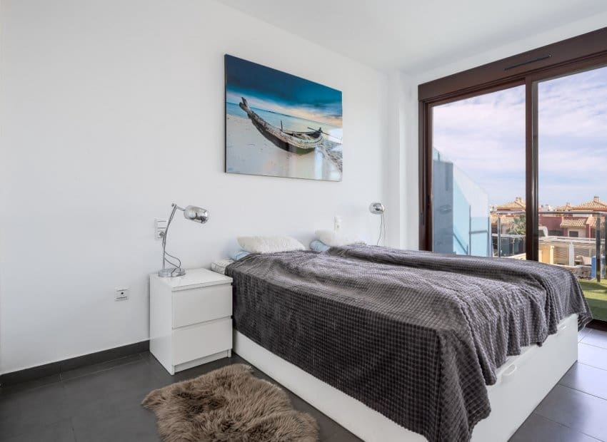 3 makuuhuone Kattohuoneisto myytävänä paikassa Orihuela Costa mukana uima-altaan - 346 000 € (Ref: 9516565)