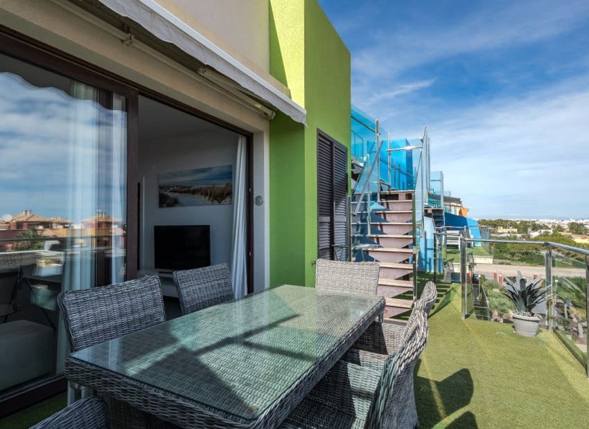 3 makuuhuone Kattohuoneisto myytävänä paikassa Orihuela Costa mukana uima-altaan - 346 000 € (Ref: 9516565)