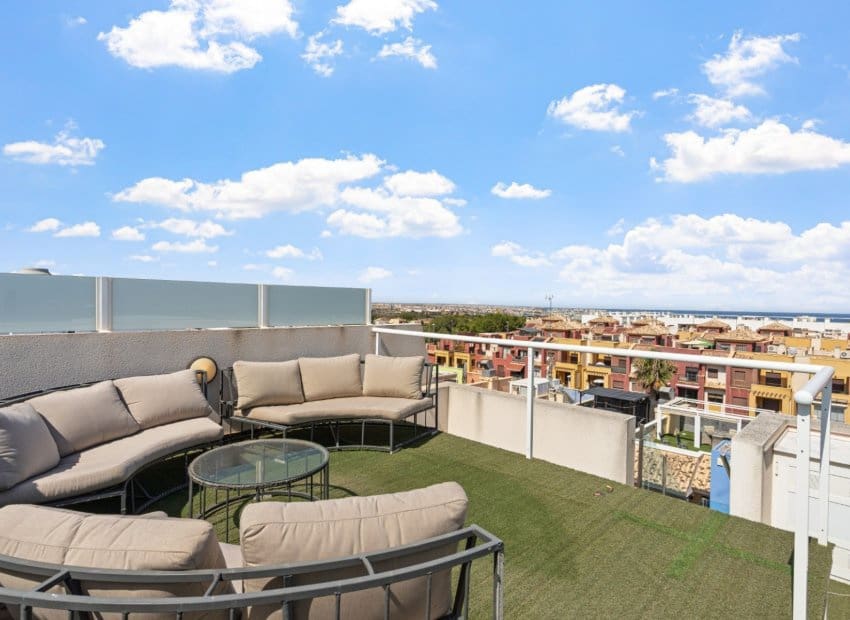 3 makuuhuone Kattohuoneisto myytävänä paikassa Orihuela Costa mukana uima-altaan - 346 000 € (Ref: 9516565)