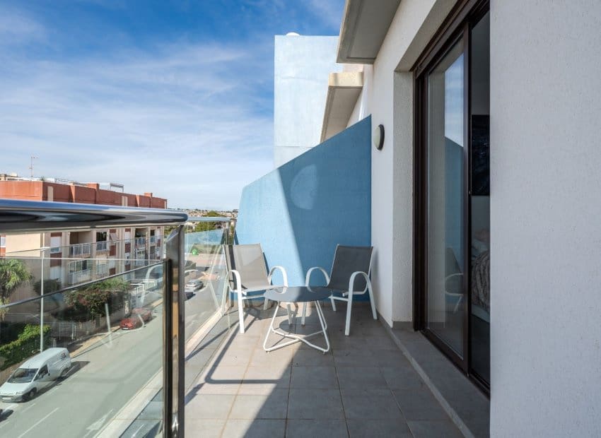 3 makuuhuone Kattohuoneisto myytävänä paikassa Orihuela Costa mukana uima-altaan - 346 000 € (Ref: 9516565)