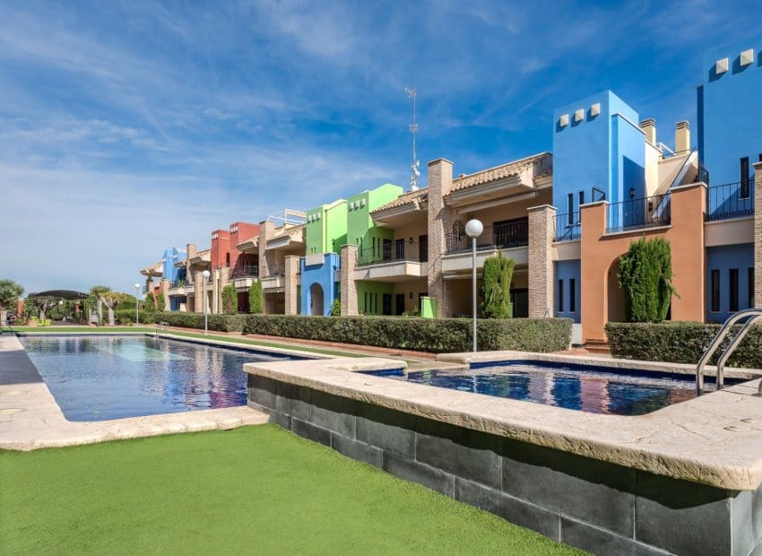 3 makuuhuone Kattohuoneisto myytävänä paikassa Orihuela Costa mukana uima-altaan - 346 000 € (Ref: 9516565)