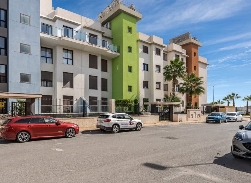 3 makuuhuone Kattohuoneisto myytävänä paikassa Orihuela Costa mukana uima-altaan - 346 000 € (Ref: 9516565)