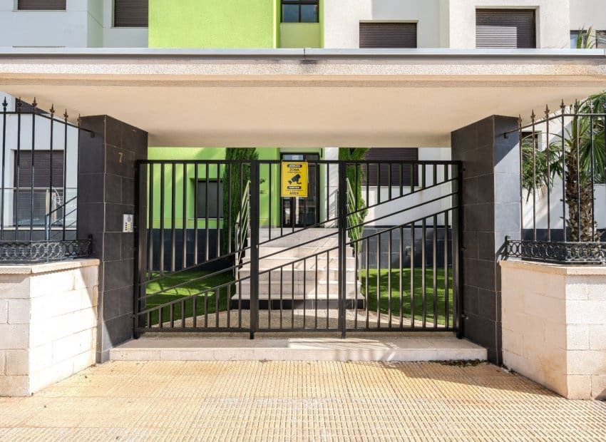 3 makuuhuone Kattohuoneisto myytävänä paikassa Orihuela Costa mukana uima-altaan - 346 000 € (Ref: 9516565)