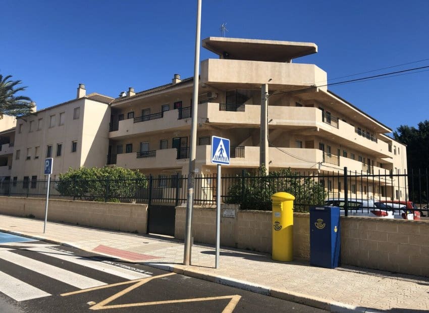 3 makuuhuone Huoneisto myytävänä paikassa Los Alcazares mukana uima-altaan - 99 000 € (Ref: 9521846)