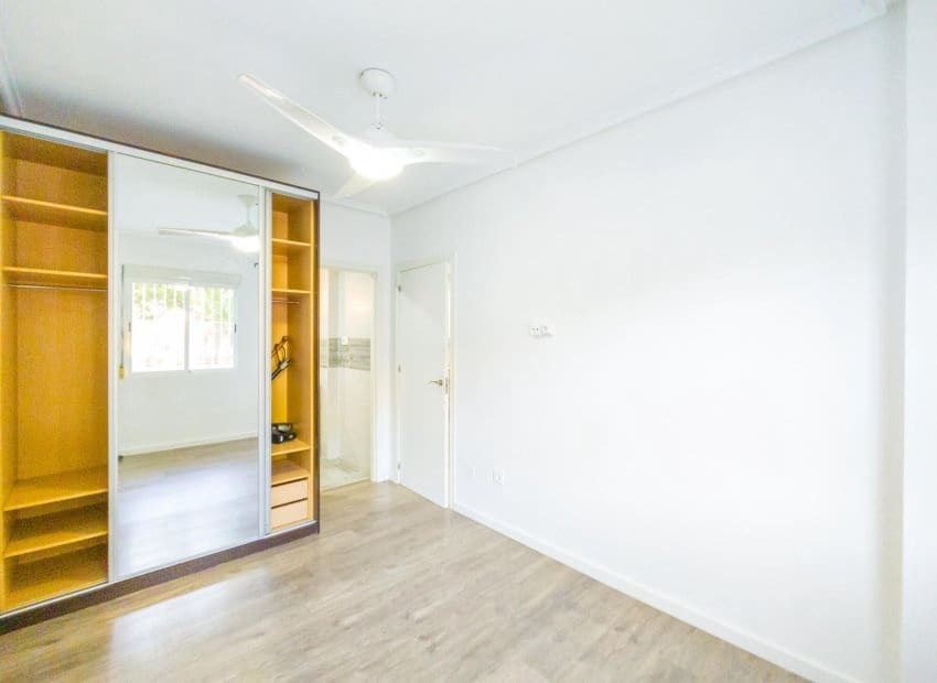 3 sypialnia Apartament na sprzedaż w Torrevieja - 149 900 € (Ref: 9521867)