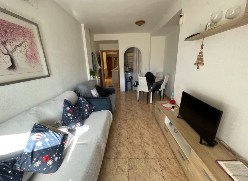 Apartamento de 2 habitaciones en Torrevieja en venta con piscina - 141.000 € (Ref: 9521871)