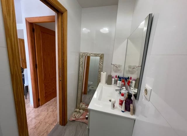 Apartamento de 2 habitaciones en Centro, Torrevieja en venta con piscina - 141.000 € (Ref: 9521871)