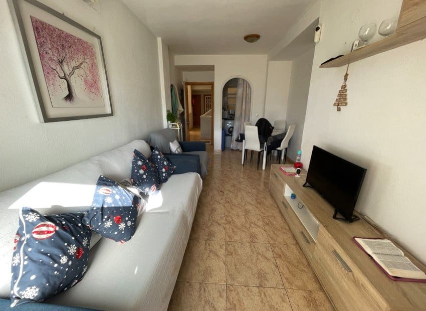 Apartamento de 2 habitaciones en Torrevieja en venta con piscina - 141.000 € (Ref: 9521871)