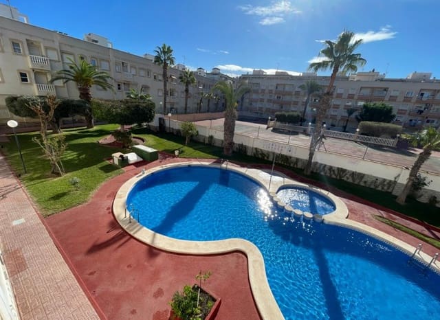 Apartamento de 2 habitaciones en Centro, Torrevieja en venta con piscina - 141.000 € (Ref: 9521871)