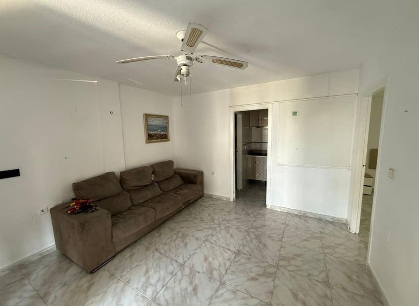 Apartamento de 2 habitaciones en Torrevieja en venta - 138.000 € (Ref: 9521873)