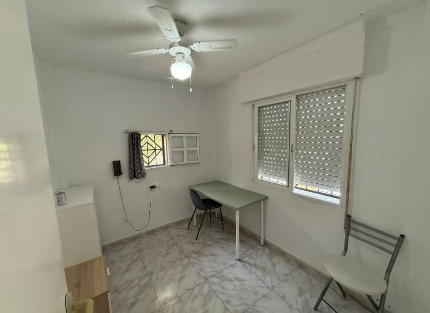 Apartamento de 2 habitaciones en Torrevieja en venta - 138.000 € (Ref: 9521873)