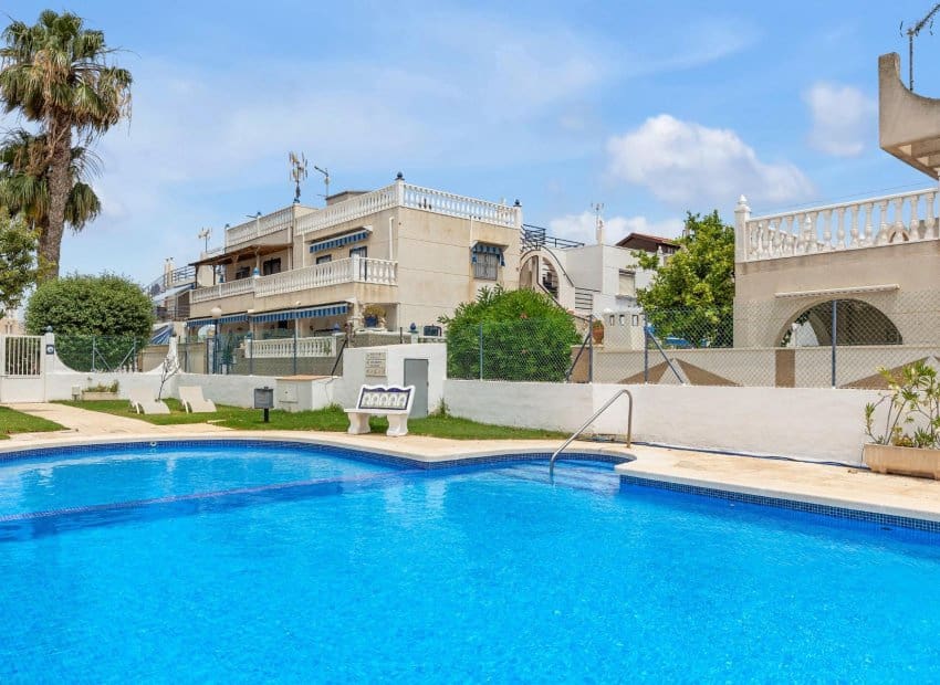 Apartamento de 2 habitaciones en Torrevieja en venta - 138.000 € (Ref: 9521873)