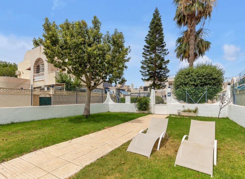 Apartamento de 2 habitaciones en Torrevieja en venta - 138.000 € (Ref: 9521873)