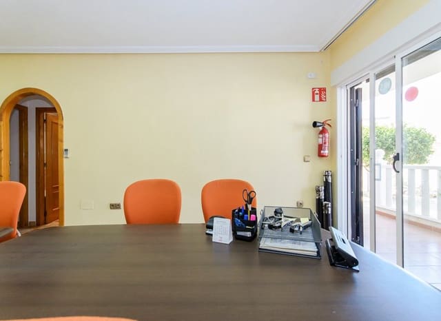 2 soverom Leilighet til salgs i Villamartin, Orihuela med svømmebasseng - € 135 000 (Ref: 9521875)