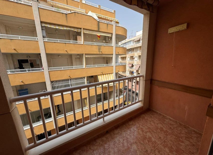 2 bedroom Apartment for sale in Torrevieja - € 132,500 (Ref: 9521876)