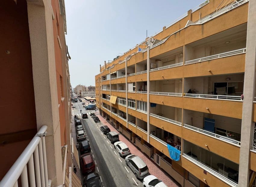2 bedroom Apartment for sale in Torrevieja - € 132,500 (Ref: 9521876)