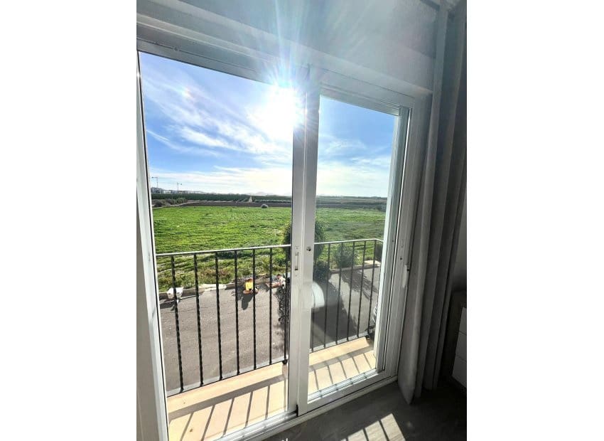 3 makuuhuone Omakotitalo myytävänä paikassa Los Alcazares mukana uima-altaan - 129 950 € (Ref: 9521877)