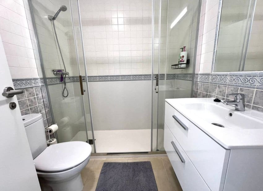 3 makuuhuone Omakotitalo myytävänä paikassa Los Alcazares mukana uima-altaan - 129 950 € (Ref: 9521877)