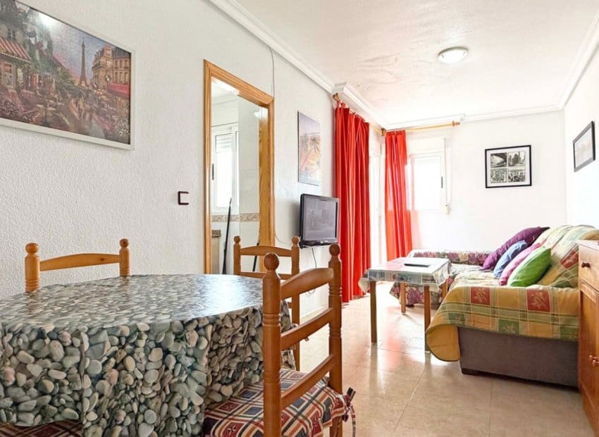 2 slaapkamer Appartement te koop in Torrevieja met zwembad - € 129.950 (Ref: 9521878)