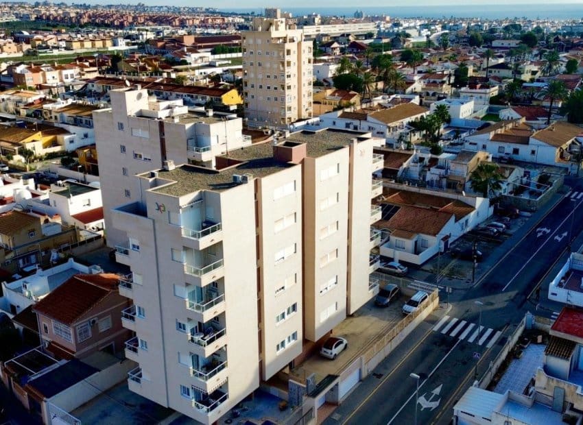 2 slaapkamer Appartement te koop in Torrevieja met zwembad - € 129.950 (Ref: 9521878)