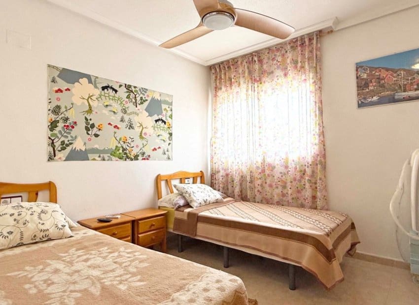 2 slaapkamer Appartement te koop in Torrevieja met zwembad - € 129.950 (Ref: 9521878)