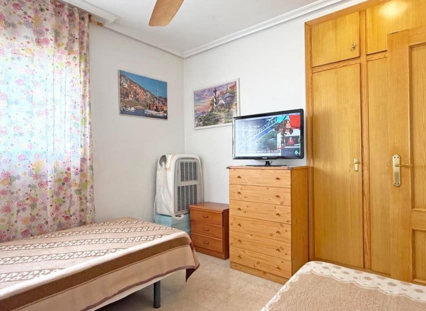 2 slaapkamer Appartement te koop in Torrevieja met zwembad - € 129.950 (Ref: 9521878)