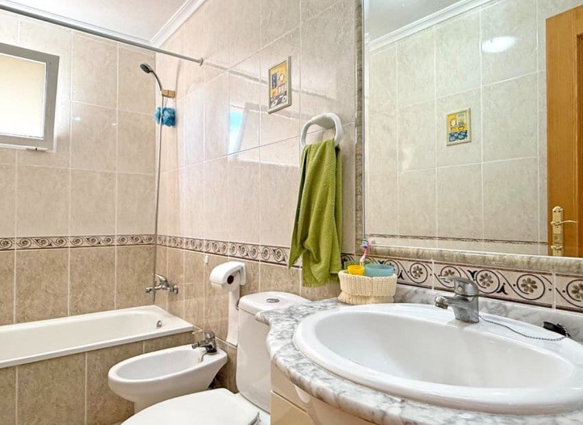 2 slaapkamer Appartement te koop in Torrevieja met zwembad - € 129.950 (Ref: 9521878)