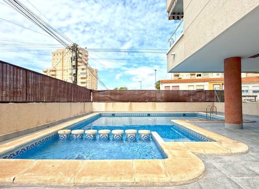 2 slaapkamer Appartement te koop in Torrevieja met zwembad - € 129.950 (Ref: 9521878)