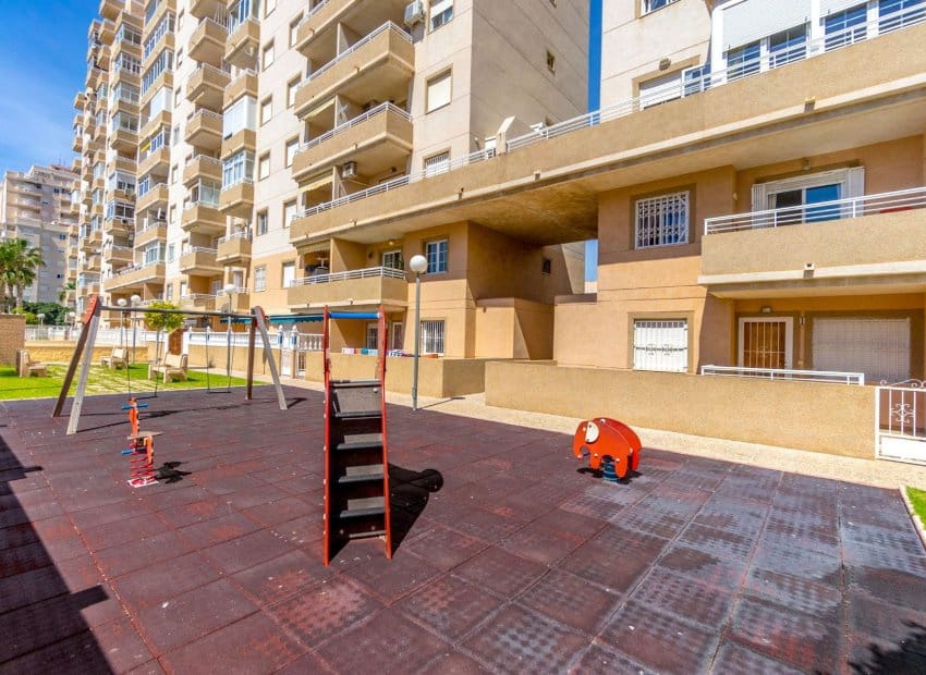 2 soveværelse Lejlighed til salg i Torrevieja med swimmingpool - € 129.900 (Ref: 9521879)