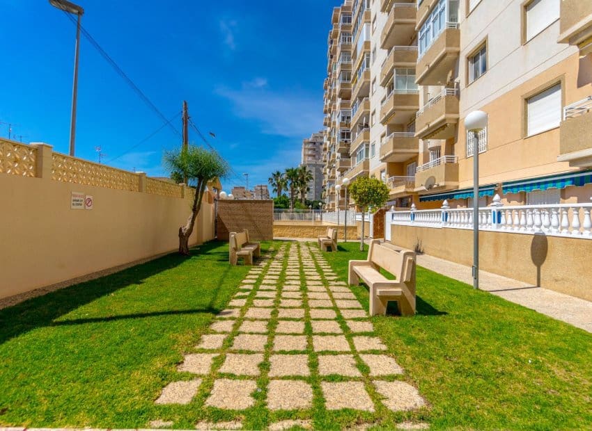 2 soveværelse Lejlighed til salg i Torrevieja med swimmingpool - € 129.900 (Ref: 9521879)