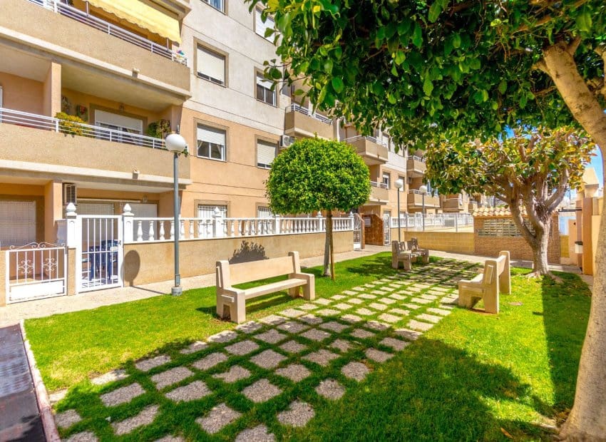 2 soveværelse Lejlighed til salg i Torrevieja med swimmingpool - € 129.900 (Ref: 9521879)