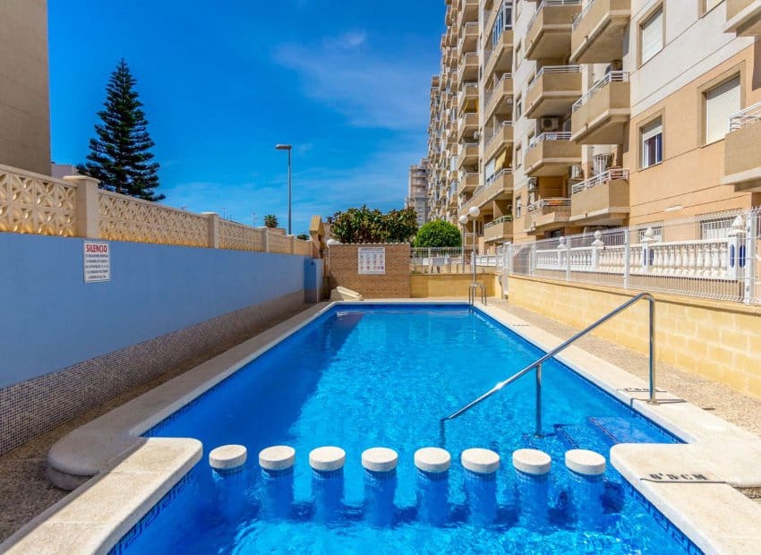 2 soveværelse Lejlighed til salg i Torrevieja med swimmingpool - € 129.900 (Ref: 9521879)