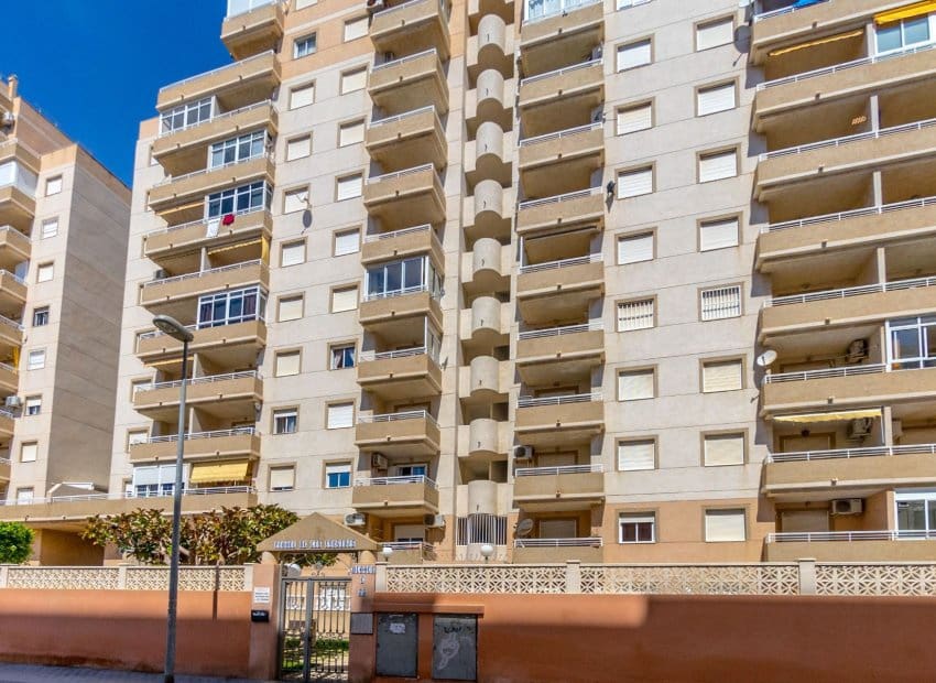 2 soveværelse Lejlighed til salg i Torrevieja med swimmingpool - € 129.900 (Ref: 9521879)