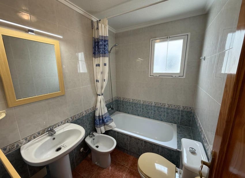 2 soveværelse Bungalow til salg i Torrevieja med swimmingpool - € 125.000 (Ref: 9521883)