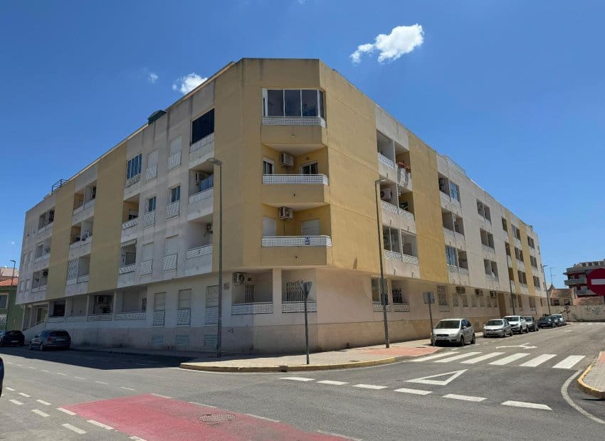 2 bedroom Apartment for sale in Almoradi - € 121,000 (Ref: 9521885)