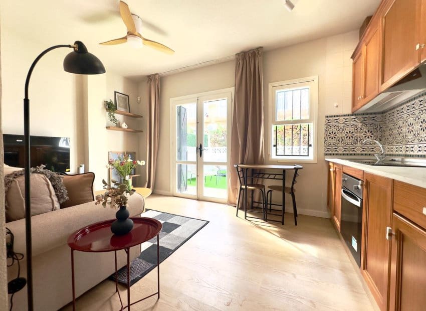 1 chambre Bungalow à vendre à Orihuela Costa avec piscine - 114 900 € (Ref: 9521894)