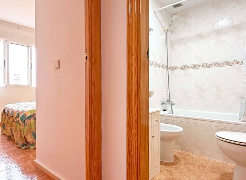 2 slaapkamer Appartement te koop in Torrevieja met zwembad - € 110.000 (Ref: 9521898)