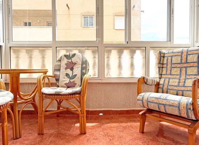 2 slaapkamer Appartement te koop in Nueva Torrevieja, Torrevieja met zwembad - € 110.000 (Ref: 9521898)