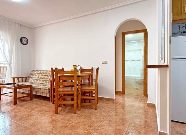 2 slaapkamer Appartement te koop in Nueva Torrevieja, Torrevieja met zwembad - € 110.000 (Ref: 9521898)