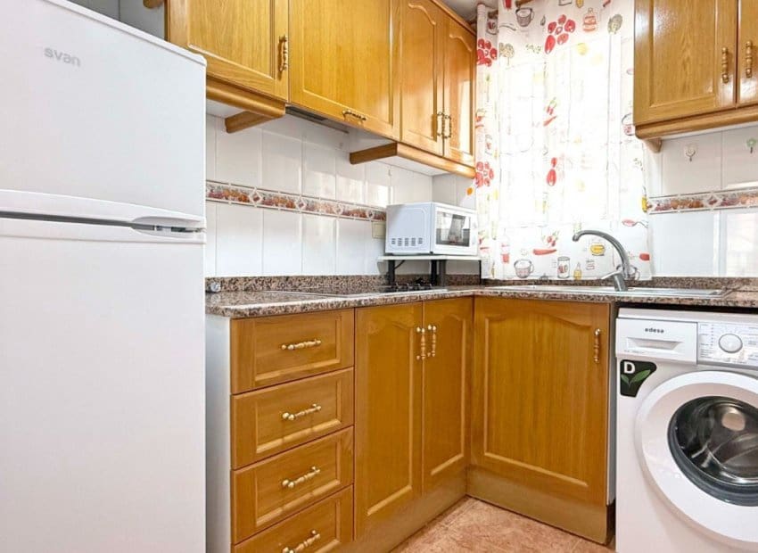 2 slaapkamer Appartement te koop in Torrevieja met zwembad - € 110.000 (Ref: 9521898)